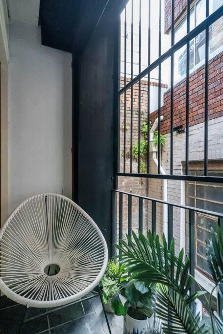 Apartment Eclectic Rushcutters Gem - Foosteps To The Harbour