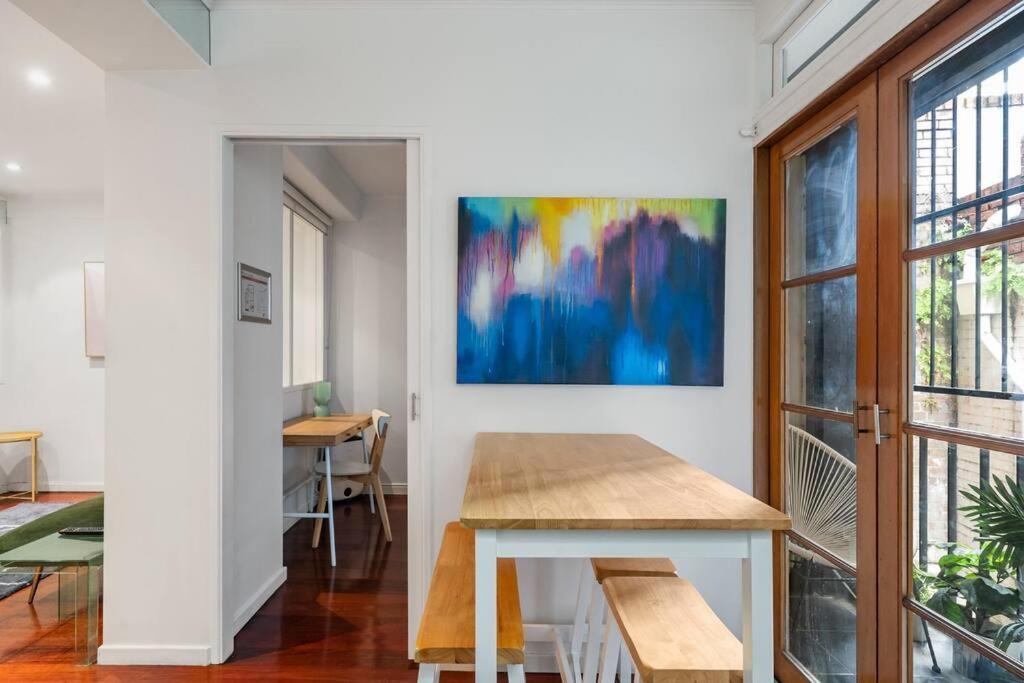 Apartment Eclectic Rushcutters Gem - Foosteps To The Harbour *