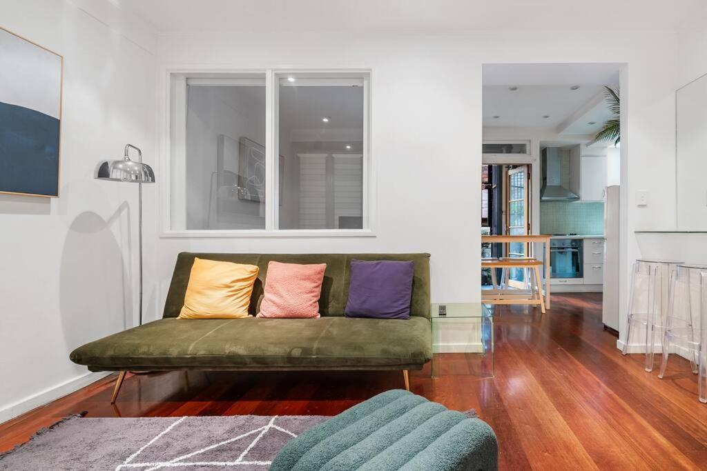 Apartment Eclectic Rushcutters Gem - Foosteps To The Harbour *