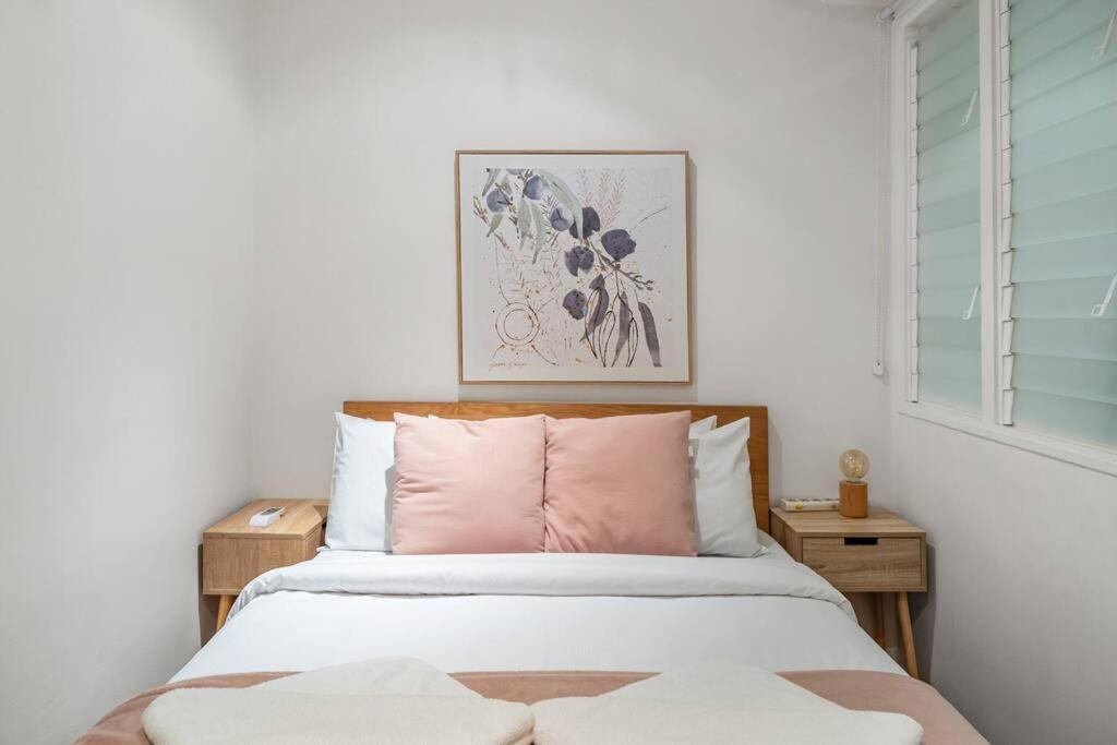 Eclectic Rushcutters Gem - Foosteps To The Harbour *