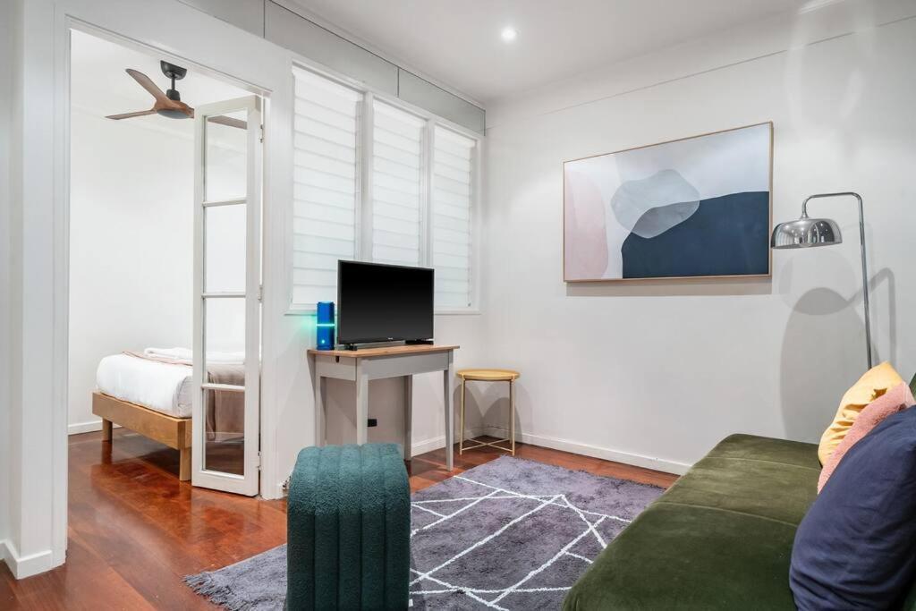 Eclectic Rushcutters Gem - Foosteps To The Harbour Apartment *